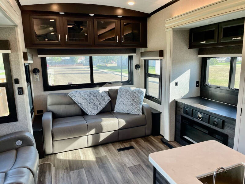 2022 Jayco North Point 377RLBH
