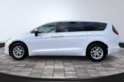 2022 Chrysler Voyager LX