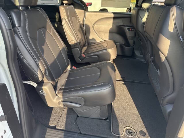 2026 Chrysler Voyager LX