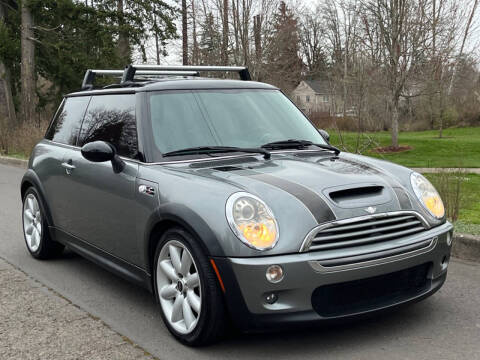 2006 MINI Cooper for sale at CLEAR CHOICE AUTOMOTIVE in Milwaukie OR