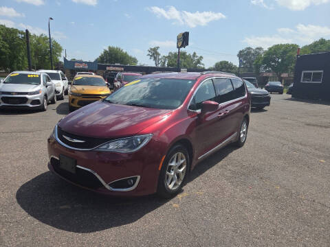 2017 Chrysler Pacifica Touring-L