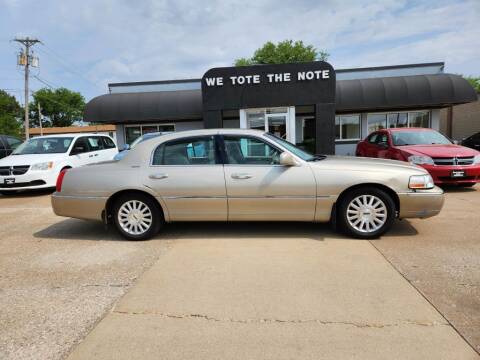 2004 Lincoln Town Car for sale at First Choice Auto Sales in Moline IL