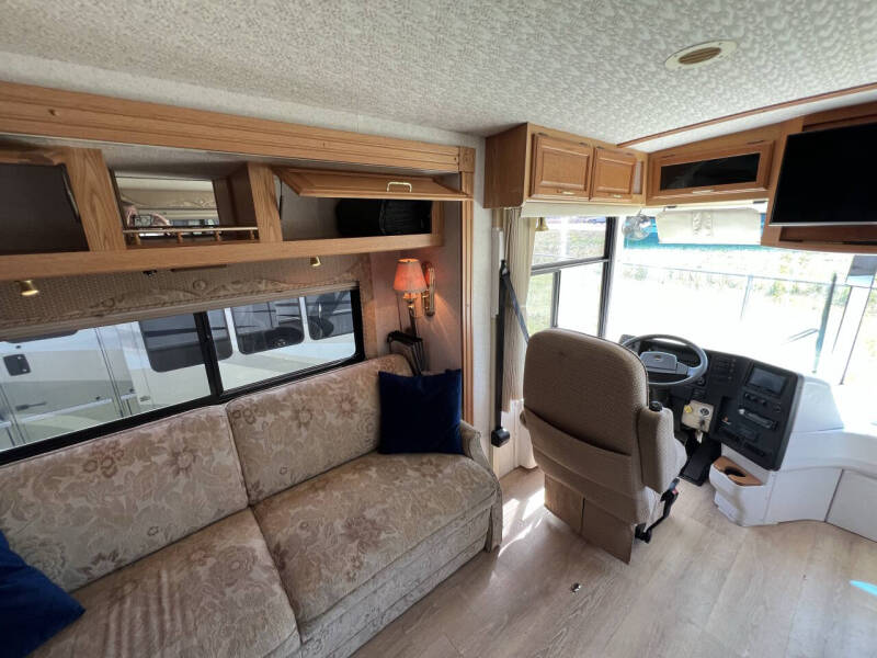 2001 Winnebago Journey 36L