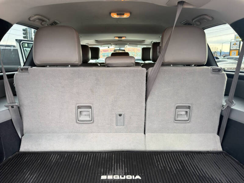 2016 Toyota Sequoia SR5