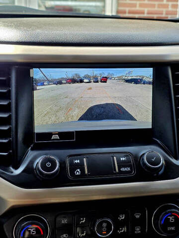 2023 GMC Acadia Denali