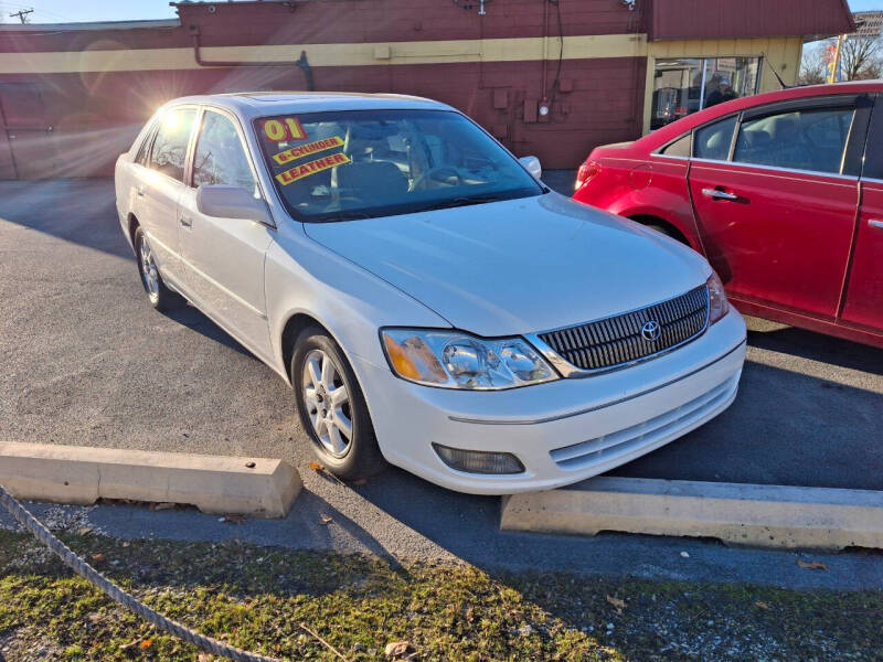 2001 Toyota Avalon for sale at KENNEDY AUTO CENTER in Bradley IL