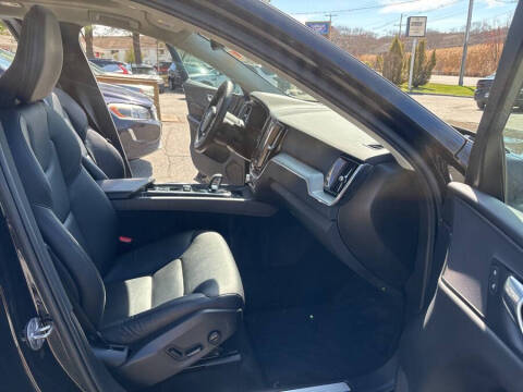 2023 Volvo XC60 B5 Core