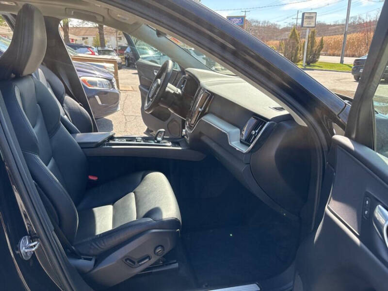 2023 Volvo XC60 B5 Core