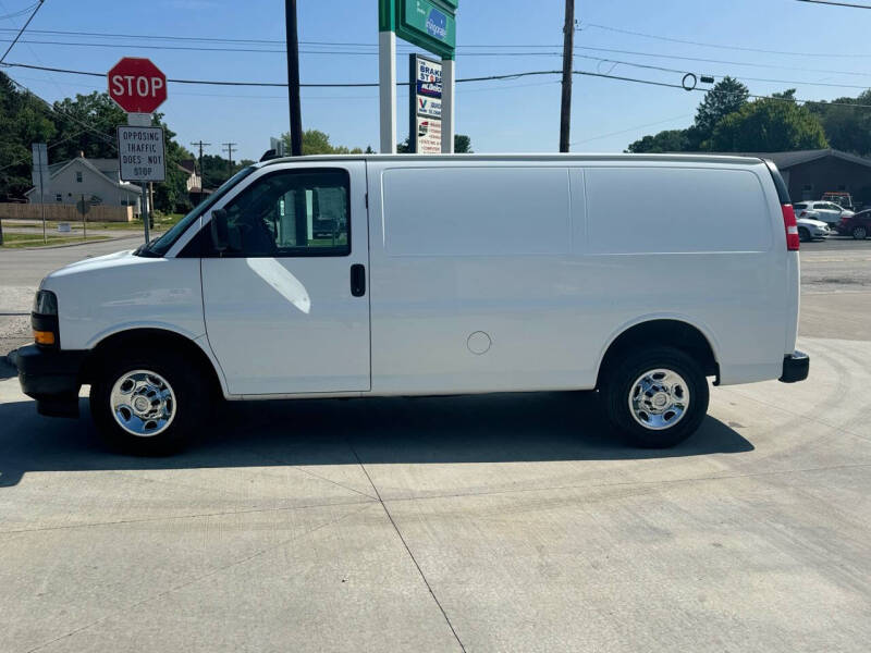 2018 Chevrolet Express Cargo Work Van photo 3