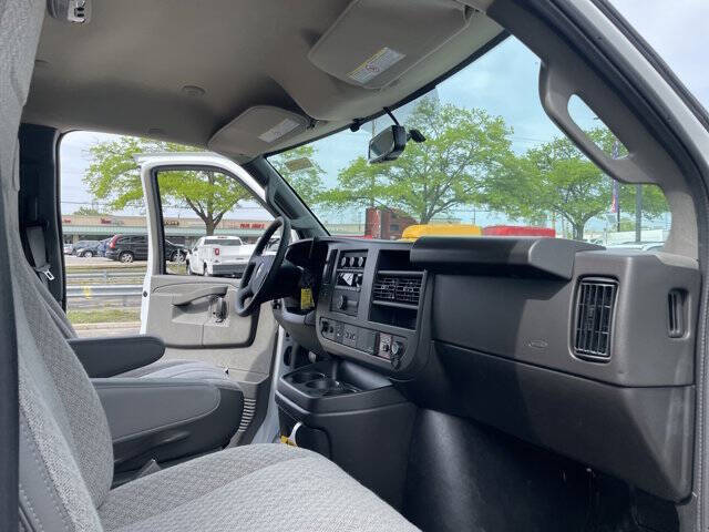 2025 Chevrolet Express 3500