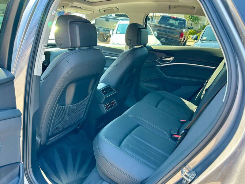 2021 Audi e-tron quattro Premium