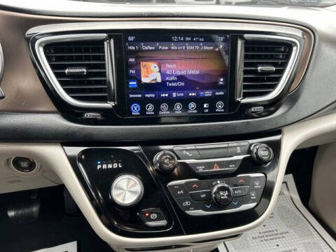 2017 Chrysler Pacifica Touring-L Plus