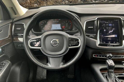 2017 Volvo XC90 T6 Momentum