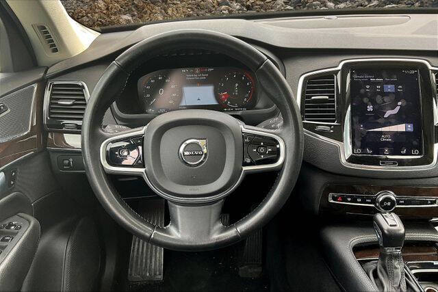 2017 Volvo XC90 T6 Momentum