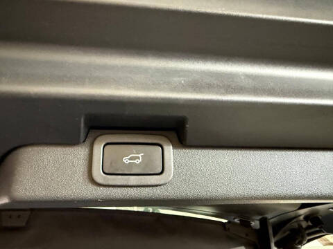 2020 Land Rover Discovery Landmark Edition