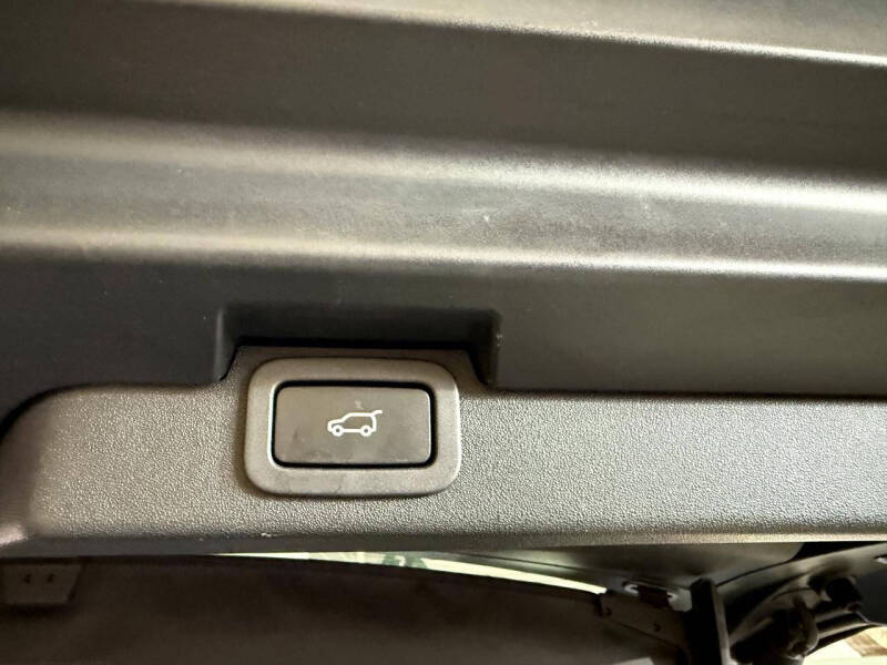 2020 Land Rover Discovery Landmark Edition