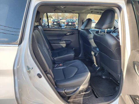 2022 Toyota Highlander Hybrid XLE