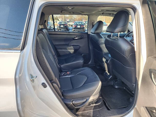 2022 Toyota Highlander Hybrid XLE