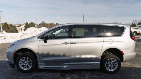 2024 Chrysler Voyager LX