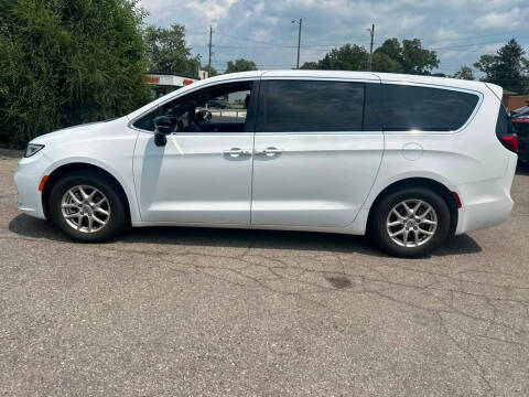 2025 Chrysler Pacifica Select