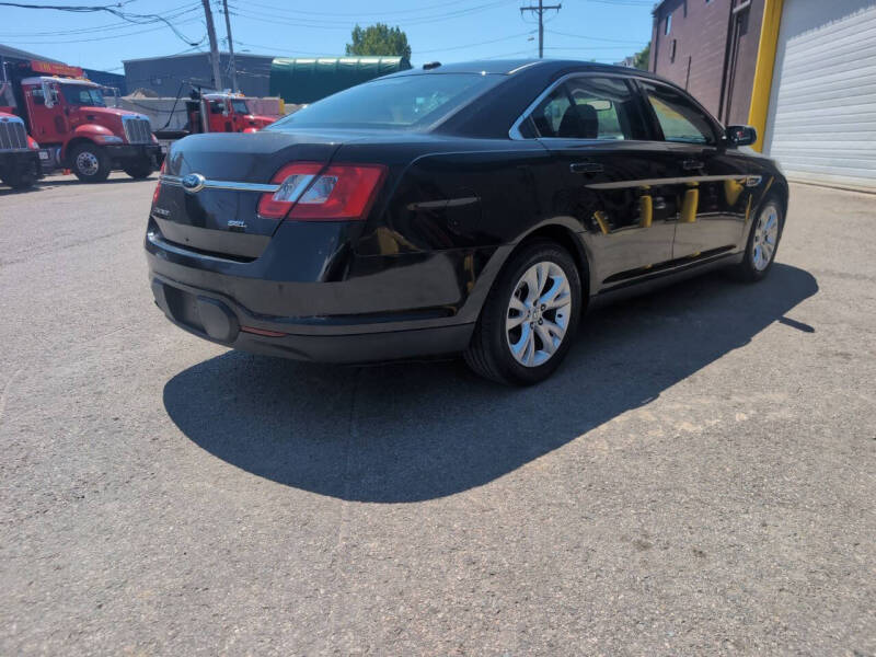 2011 Ford Taurus SEL