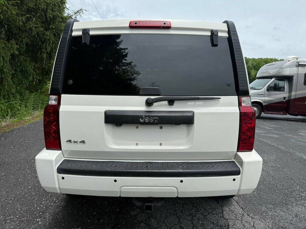 2010 Jeep Commander 4