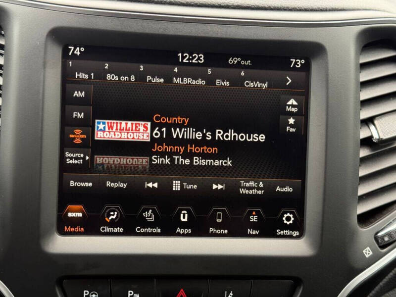 2023 Jeep Cherokee Altitude Lux