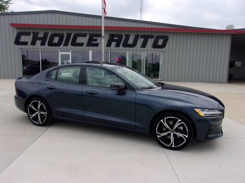 2024 Volvo S60 B5 Plus Dark Theme