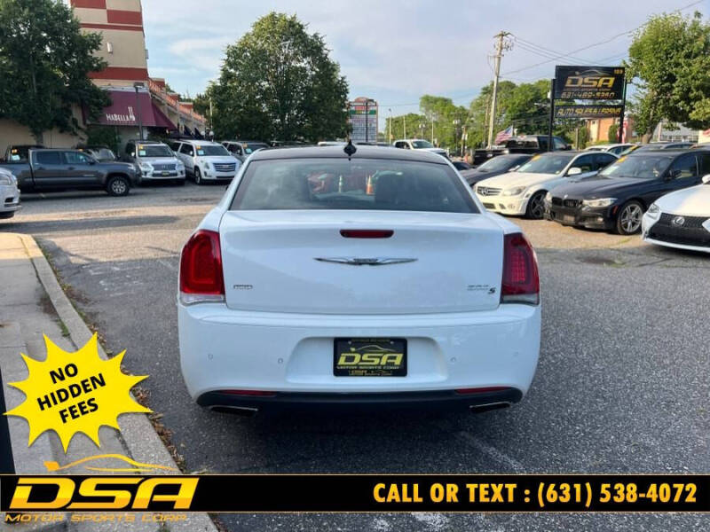 2016 Chrysler 300