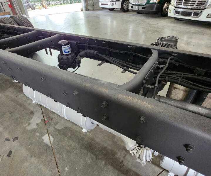 2017 Freightliner M2 106