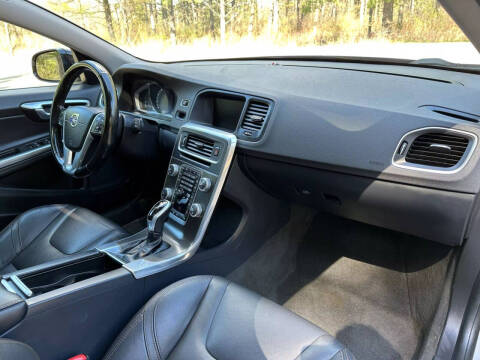 2015 Volvo V60 Cross Country T5