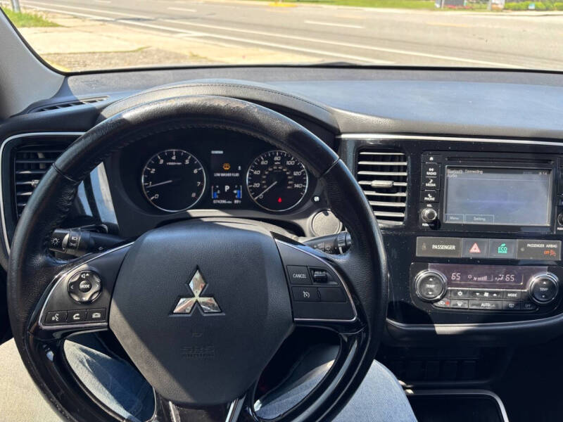 2017 Mitsubishi Outlander ES