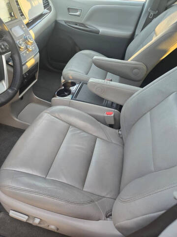 2016 Toyota Sienna XLE 8-Passenger