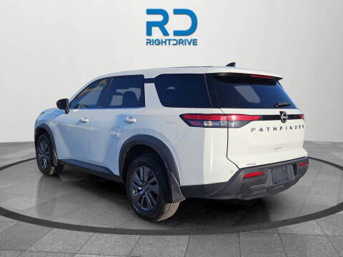 2025 Nissan Pathfinder S