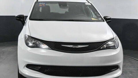 2025 Chrysler Voyager LX