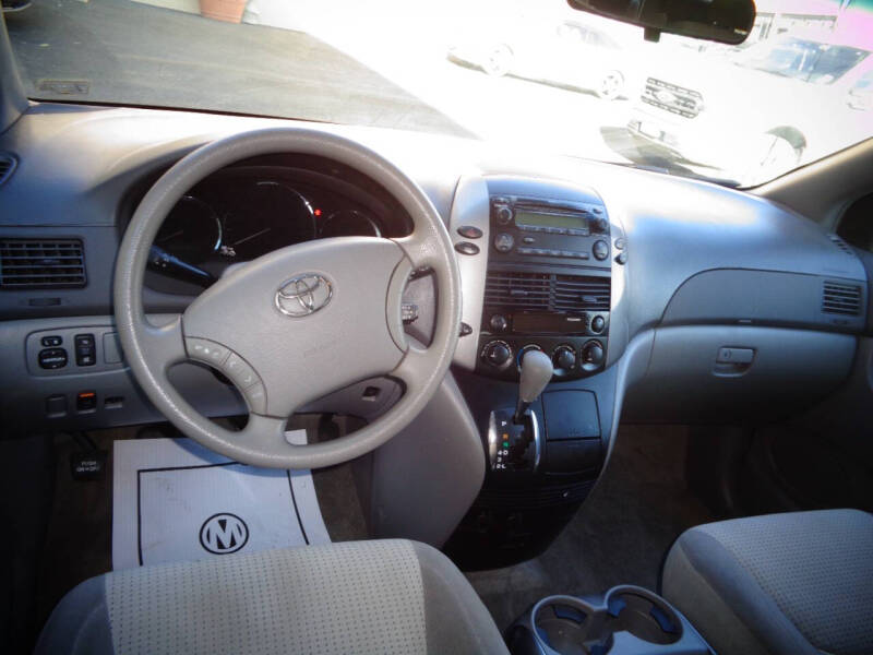 2008 Toyota Sienna LE photo 9