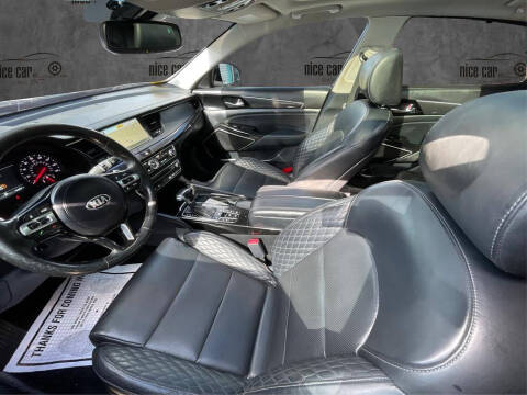 2017 Kia Cadenza Technology