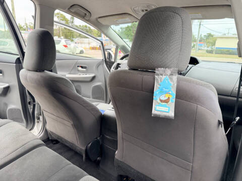 2014 Toyota Prius v Five