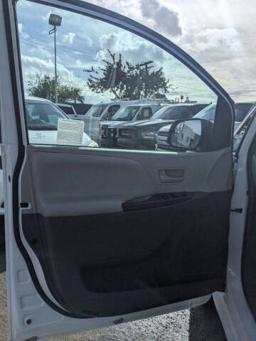 2017 Toyota Sienna L 7-Passenger