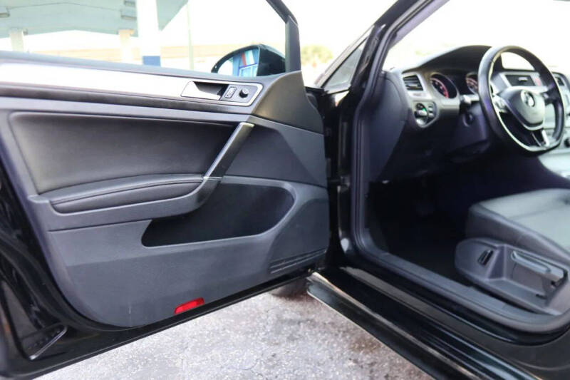 2017 Volkswagen Golf TSI Wolfsburg Edition