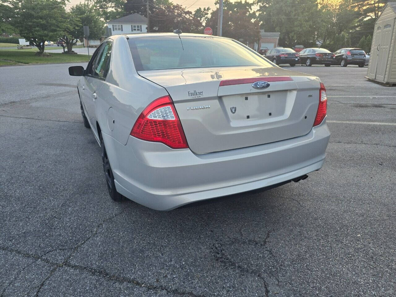 2010 Ford Fusion for sale at QUEENSGATE AUTO SALES in York, PA