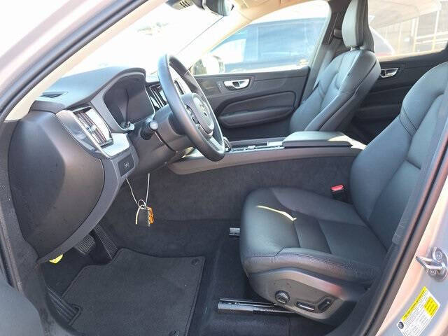 2025 Volvo XC60 B5 Plus Dark Theme