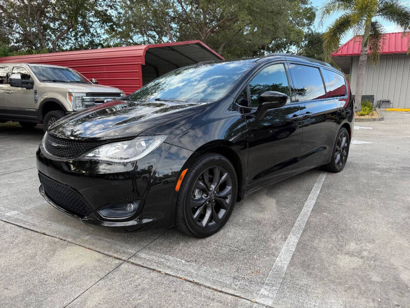 2018 Chrysler Pacifica Touring L's photo