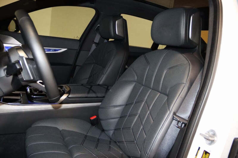 2023 BMW 7 Series 760i xDrive