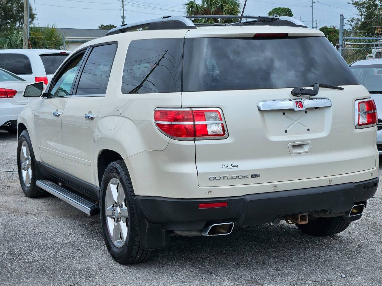 2008 Saturn Outlook for sale at JOHNS AUTO SALES LLC in Apopka, FL