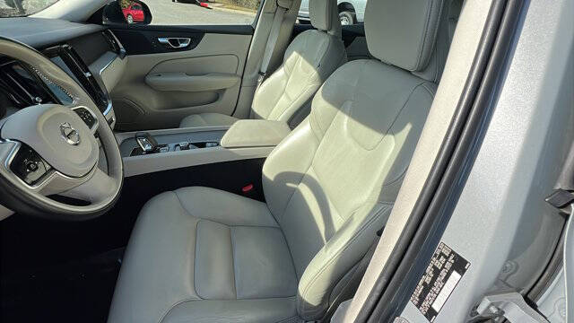 2024 Volvo S60 B5 Plus Dark Theme