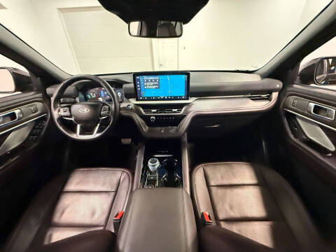 2025 Ford Explorer Platinum
