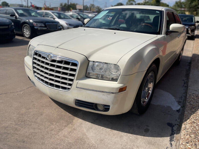 2005 Chrysler 300 for sale at Sam's Auto Sales in Houston TX