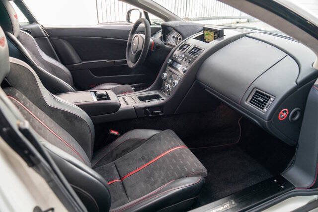 2015 Aston Martin V8 Vantage 26