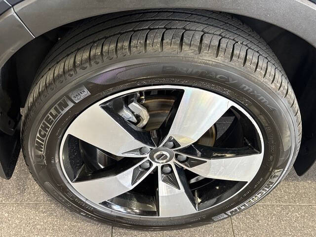 2022 Volvo XC40 T5 Momentum